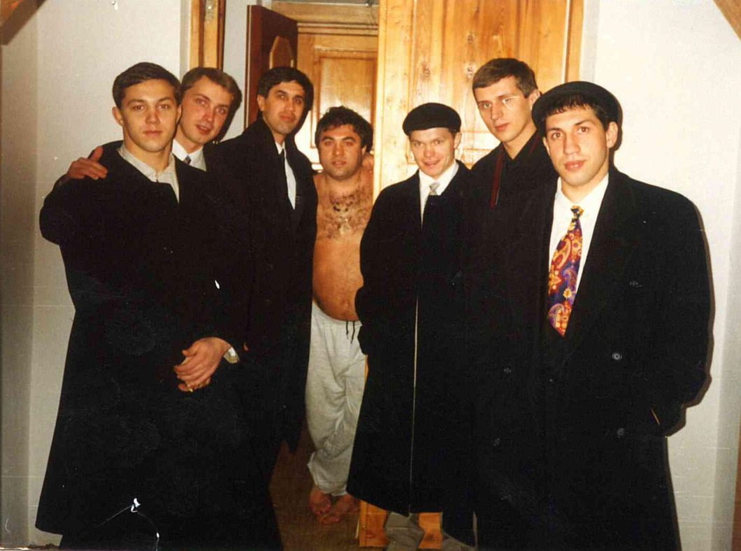 Быков с ближайшим окружением. Начало 1990-х